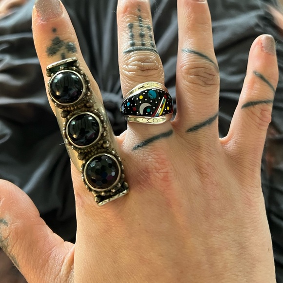 ONE OF A KIND Tibetan silver large statement ring with black stones - Picture 7 of 7